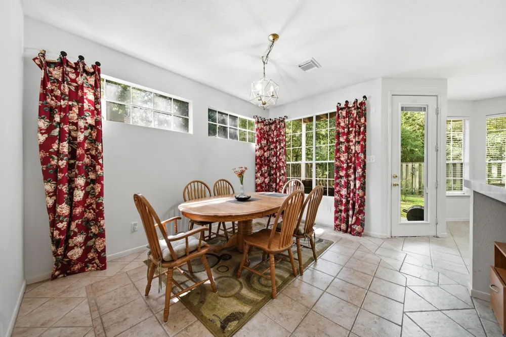 96 E Lakeridge Drive The Woodlands, TX 77381