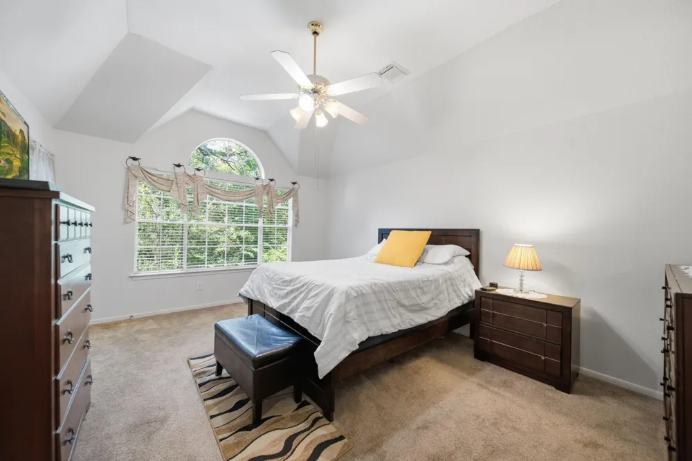 96 E Lakeridge Drive The Woodlands, TX 77381
