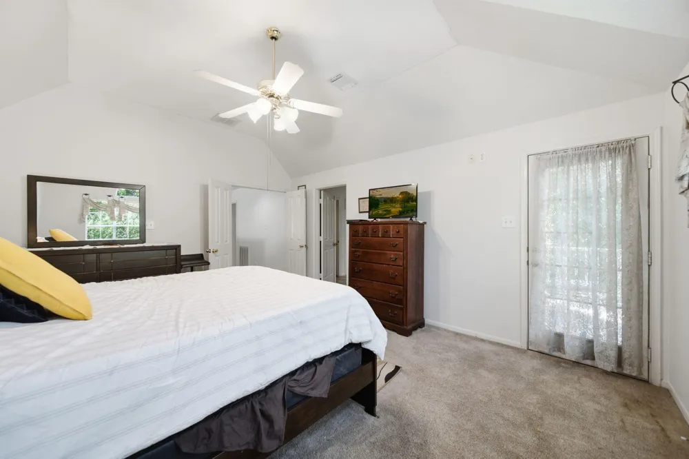 96 E Lakeridge Drive The Woodlands, TX 77381