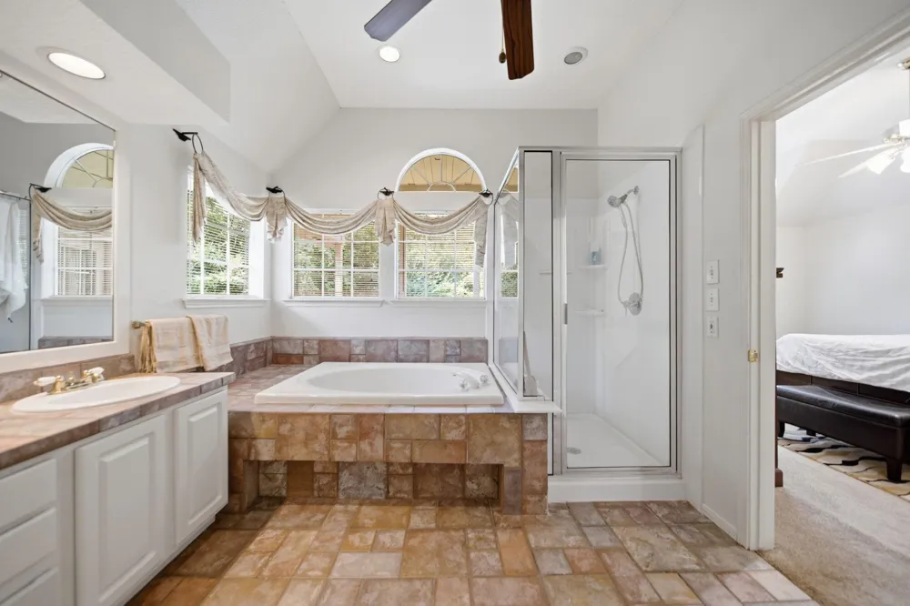 96 E Lakeridge Drive The Woodlands, TX 77381