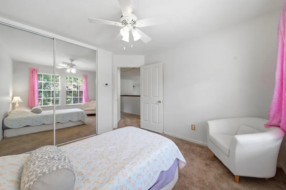 96 E Lakeridge Drive The Woodlands, TX 77381