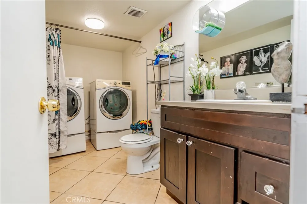 16595 Upland #F Fontana, CA 92335