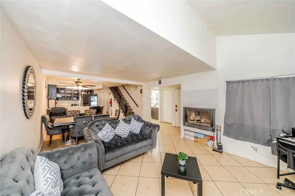 16595 Upland #F Fontana, CA 92335