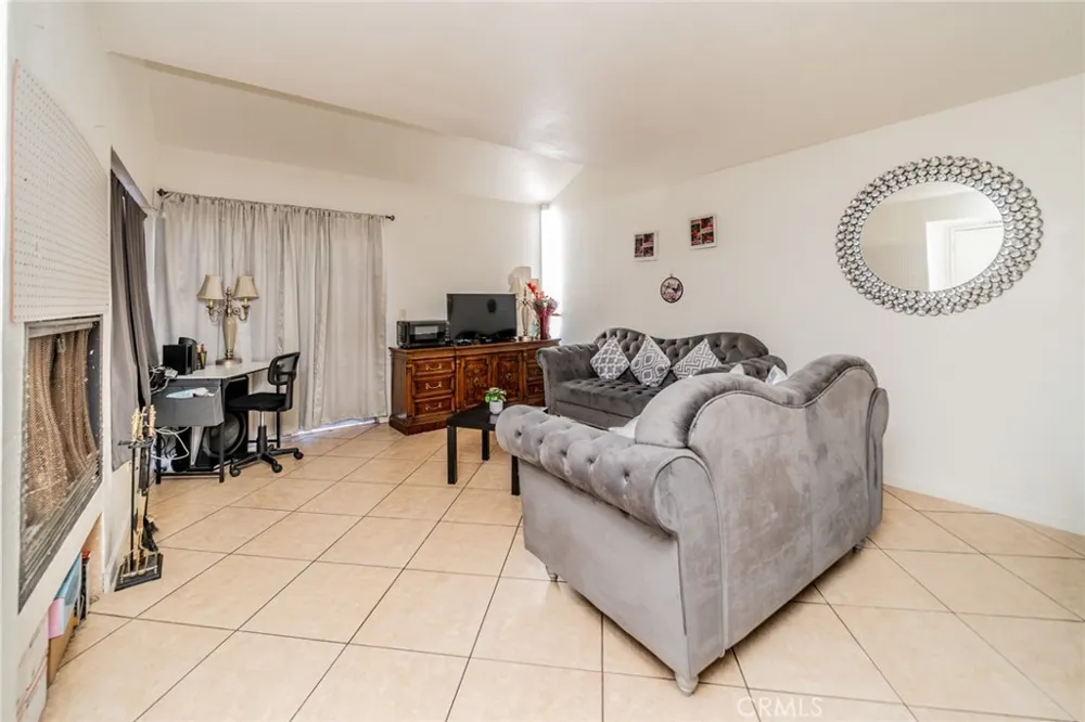 16595 Upland #F Fontana, CA 92335