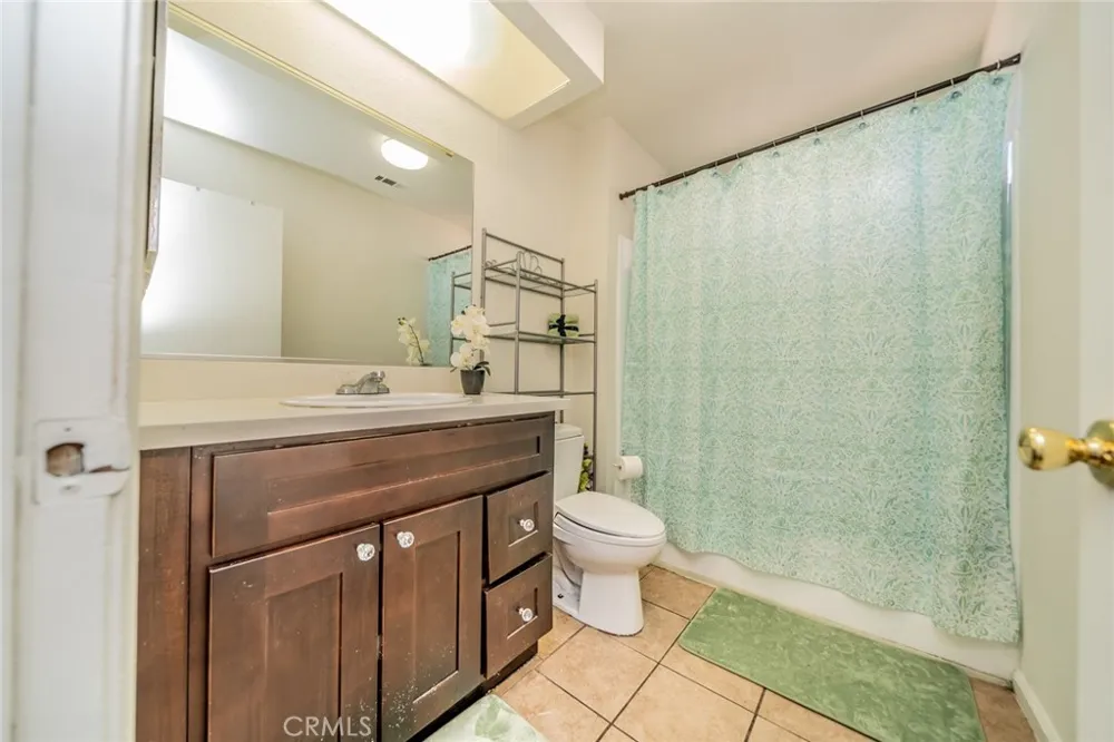 16595 Upland #F Fontana, CA 92335