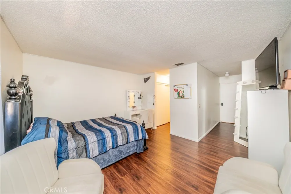 16595 Upland #F Fontana, CA 92335