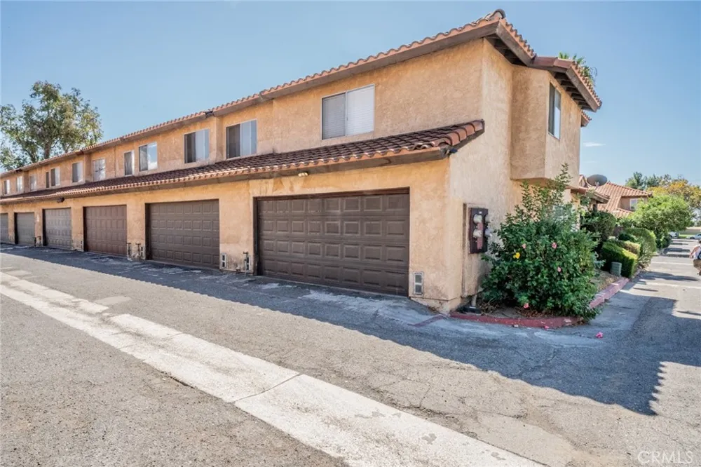 16595 Upland #F Fontana, CA 92335