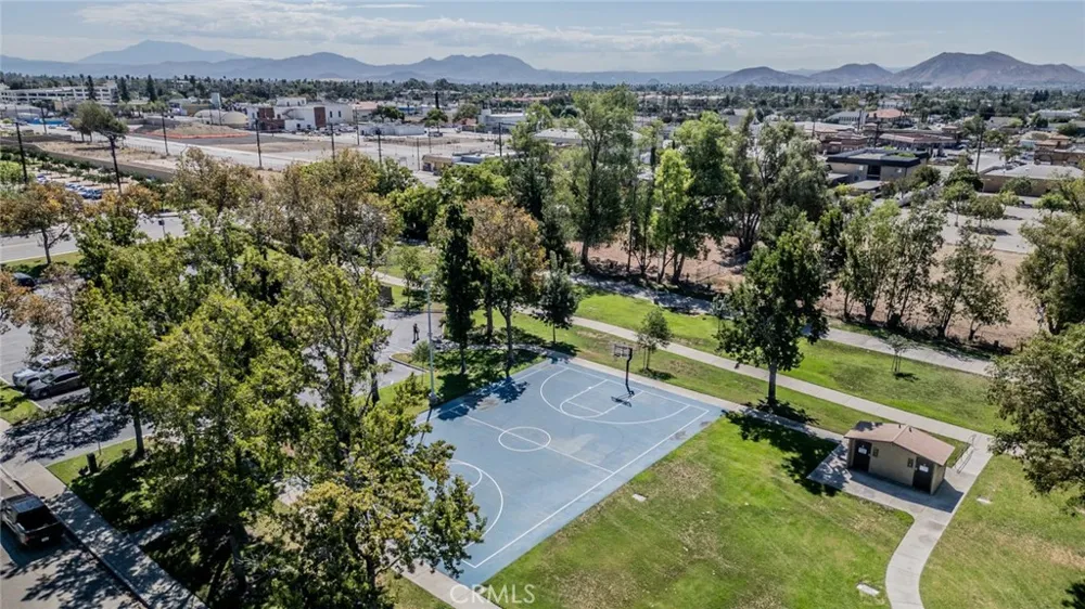 16595 Upland #F Fontana, CA 92335