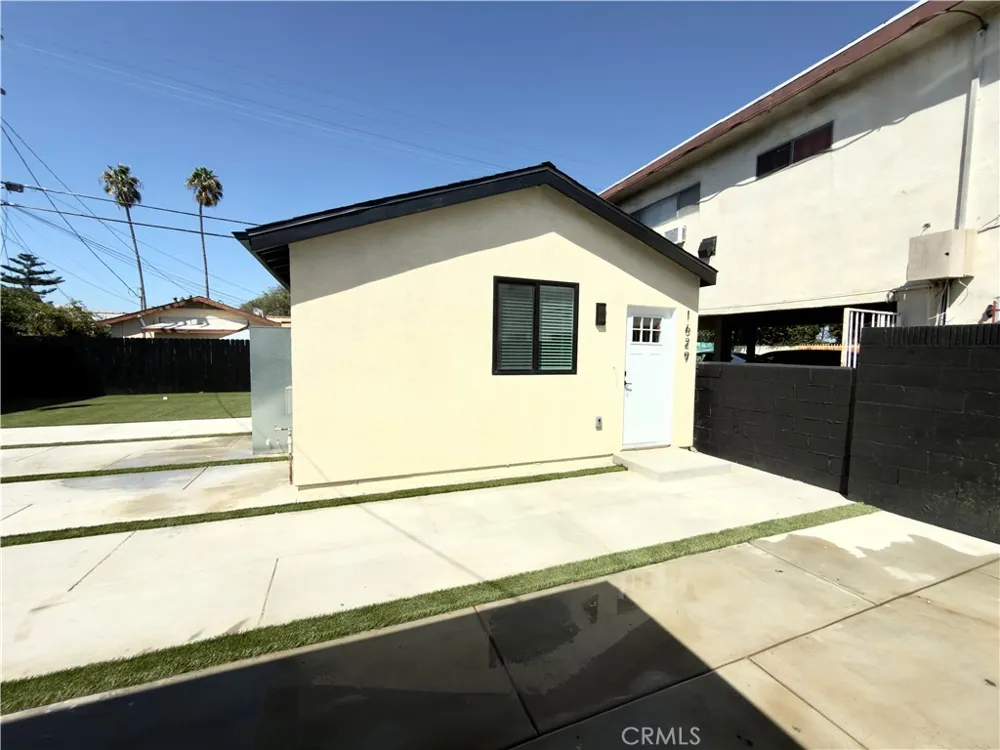 1629 W 80th St Los Angeles, CA 90047