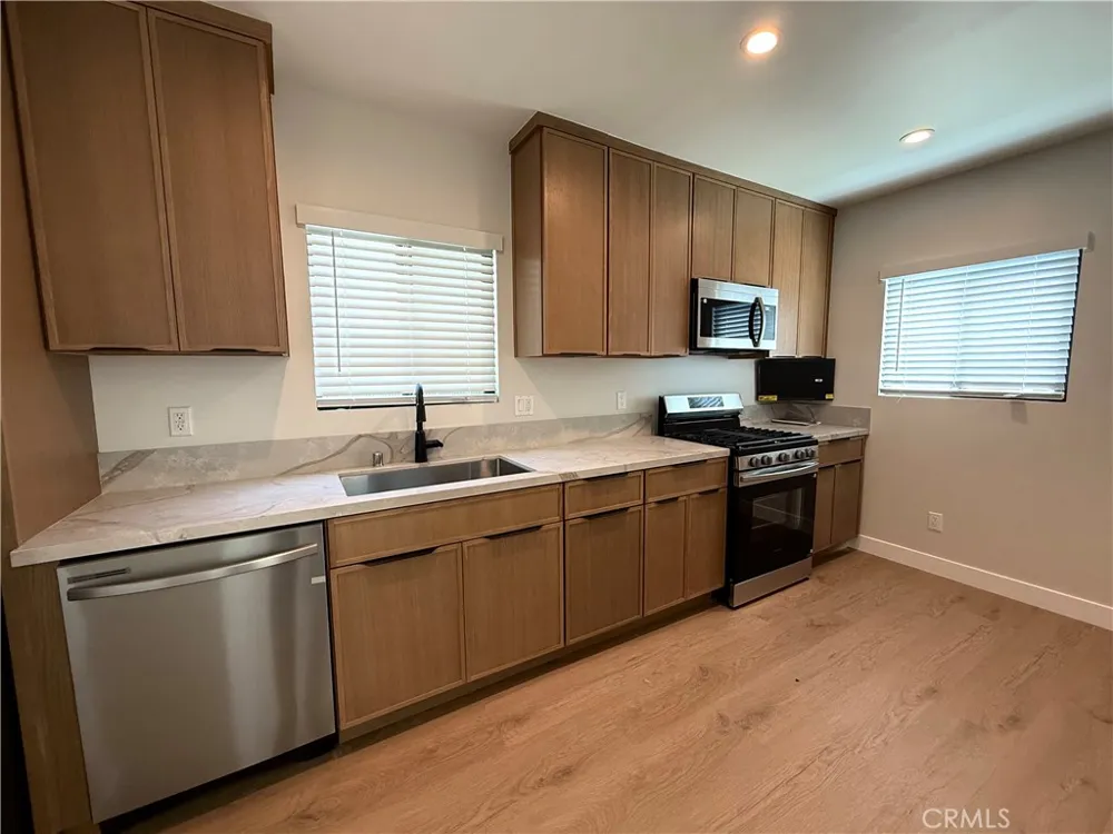 1629 W 80th St Los Angeles, CA 90047