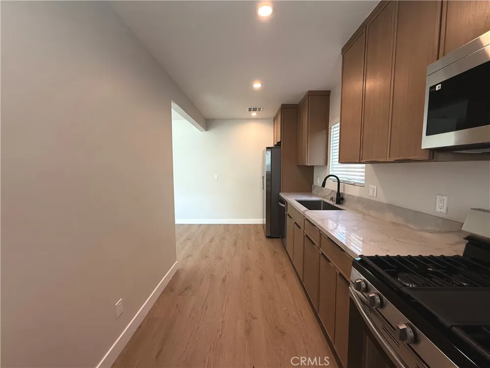 1629 W 80th St Los Angeles, CA 90047