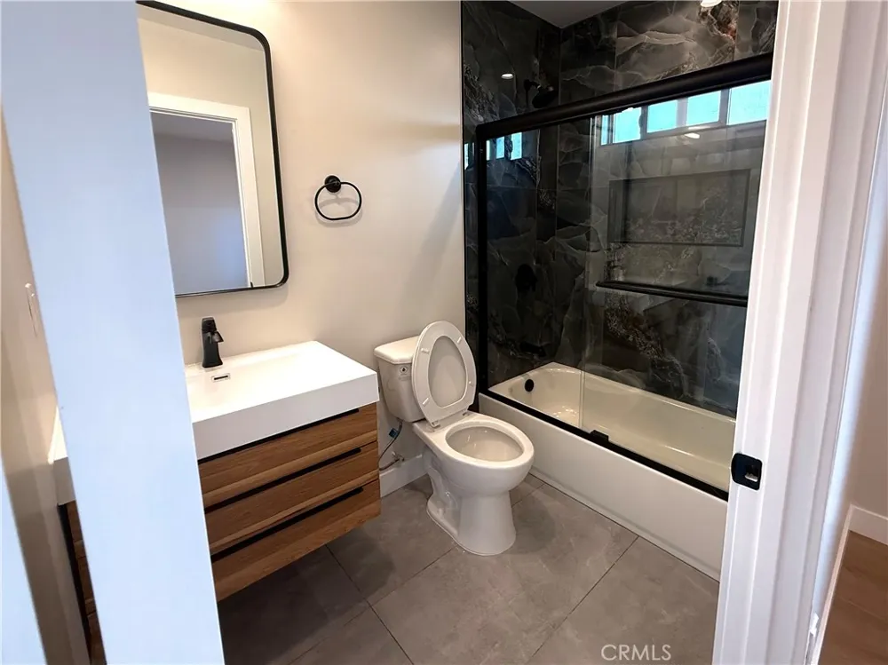 1629 W 80th St Los Angeles, CA 90047
