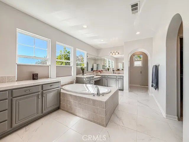 5142 Via El Molino Thousand Oaks, CA 91320