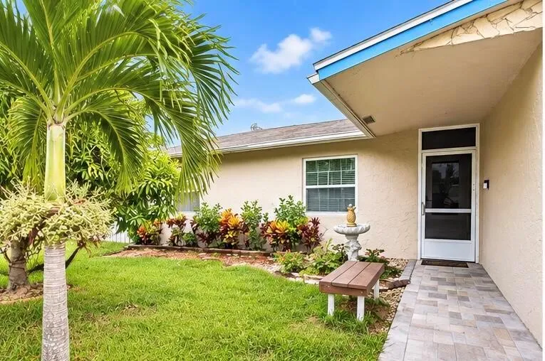 7526 SW 8th Street North Lauderdale, FL 33068