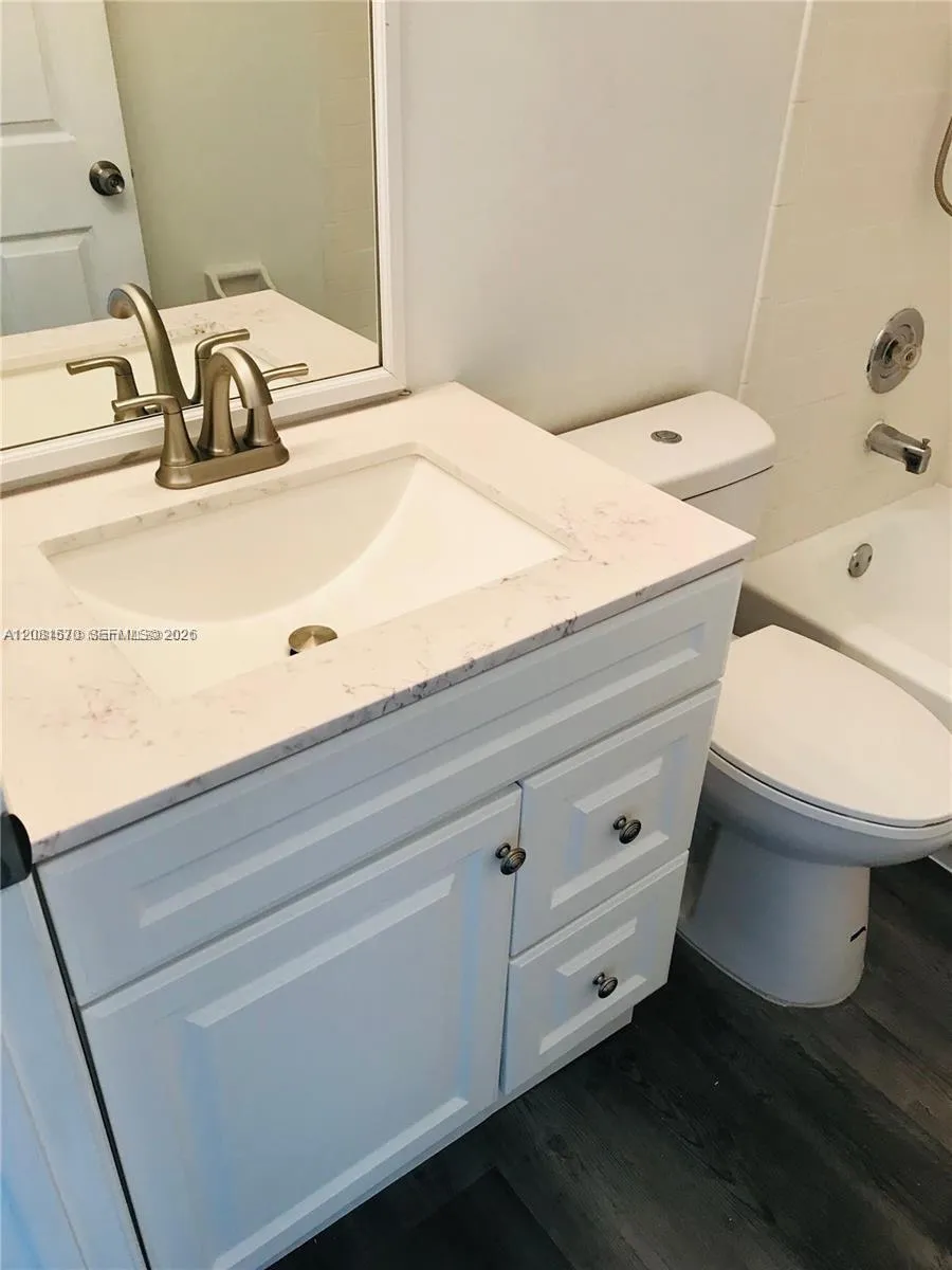 3437 NW 44th St #204 Oakland Park, FL 33309