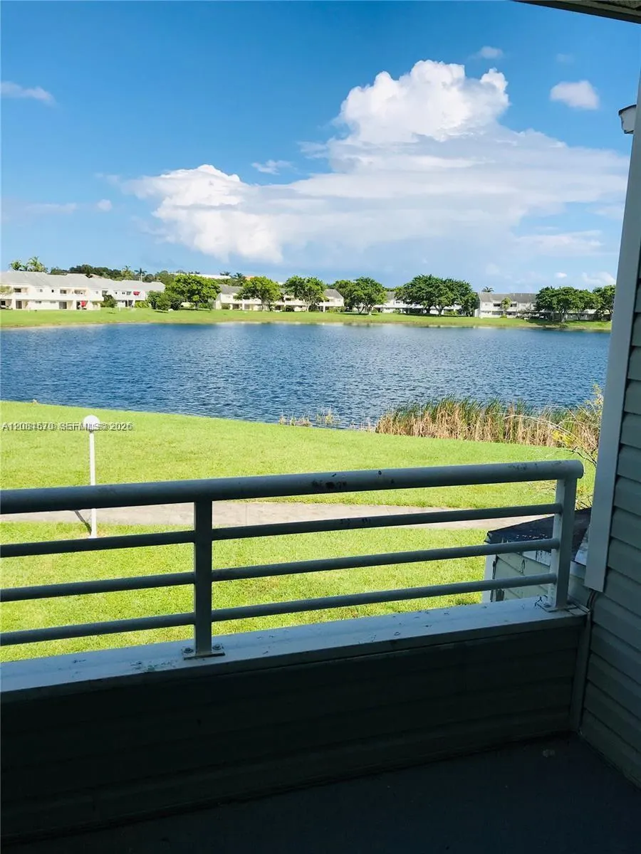 3437 NW 44th St #204 Oakland Park, FL 33309