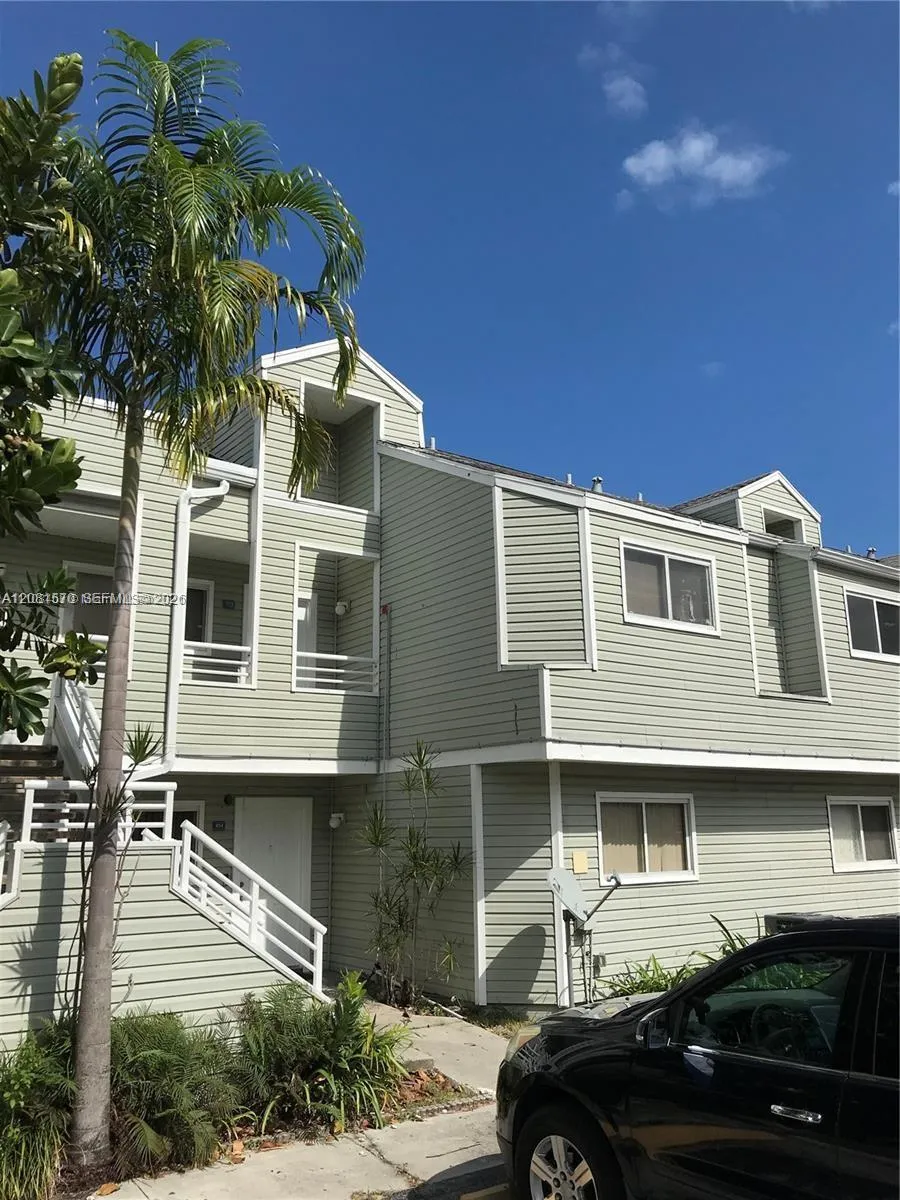 3437 NW 44th St #204 Oakland Park, FL 33309
