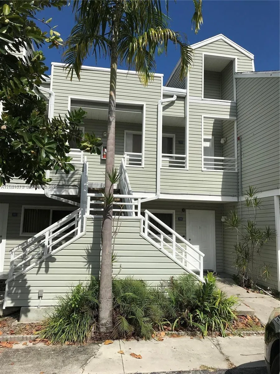 3437 NW 44th St #204 Oakland Park, FL 33309