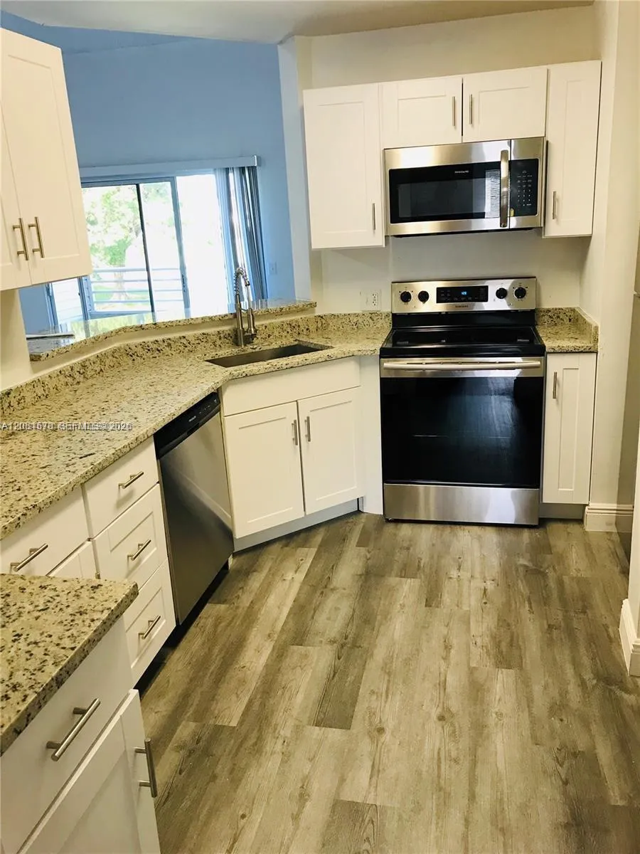 3437 NW 44th St #204 Oakland Park, FL 33309
