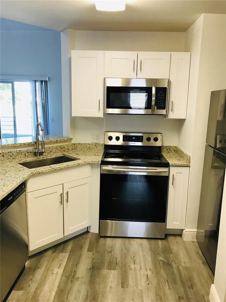 3437 NW 44th St #204 Oakland Park, FL 33309
