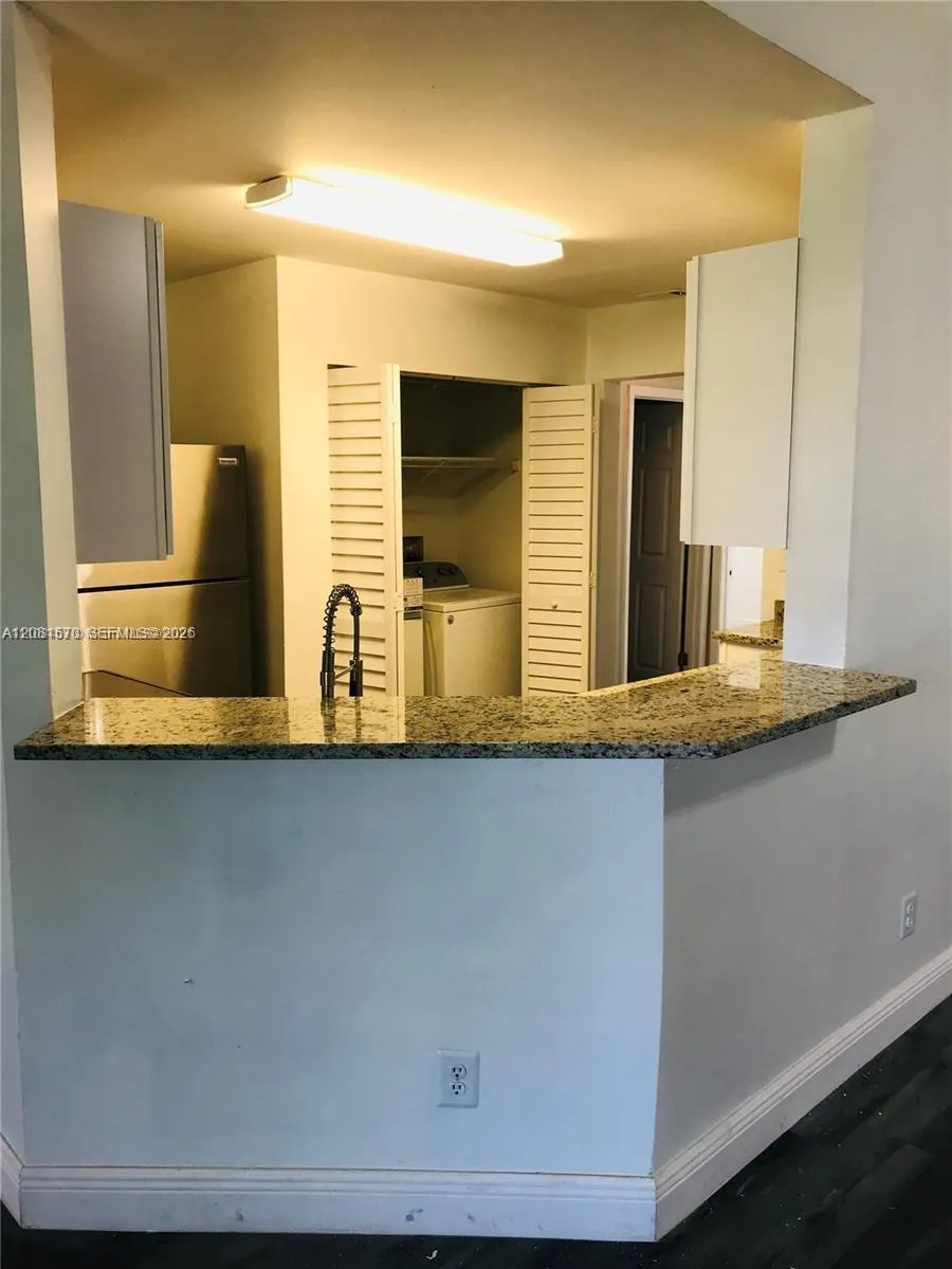 3437 NW 44th St #204 Oakland Park, FL 33309