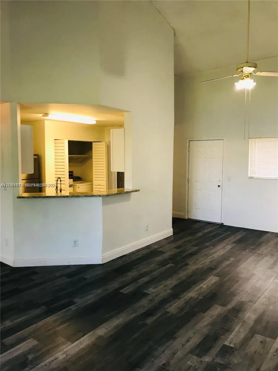 3437 NW 44th St #204 Oakland Park, FL 33309