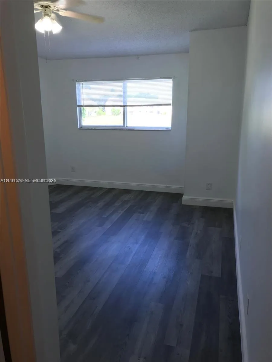 3437 NW 44th St #204 Oakland Park, FL 33309