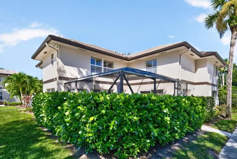 42 Essex Court #B