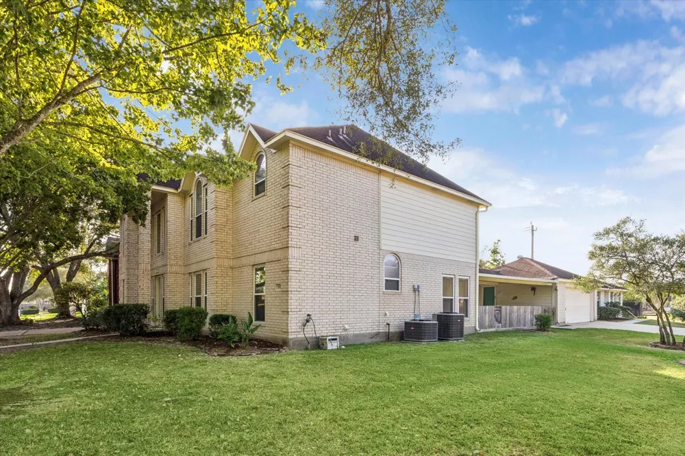 702 Huntercrest Street El Lago, TX 77586