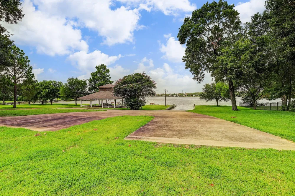 702 Huntercrest Street El Lago, TX 77586