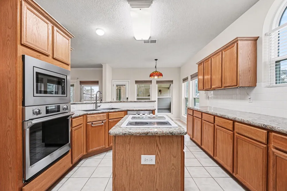 702 Huntercrest Street El Lago, TX 77586