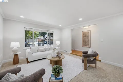 2452 Crestline