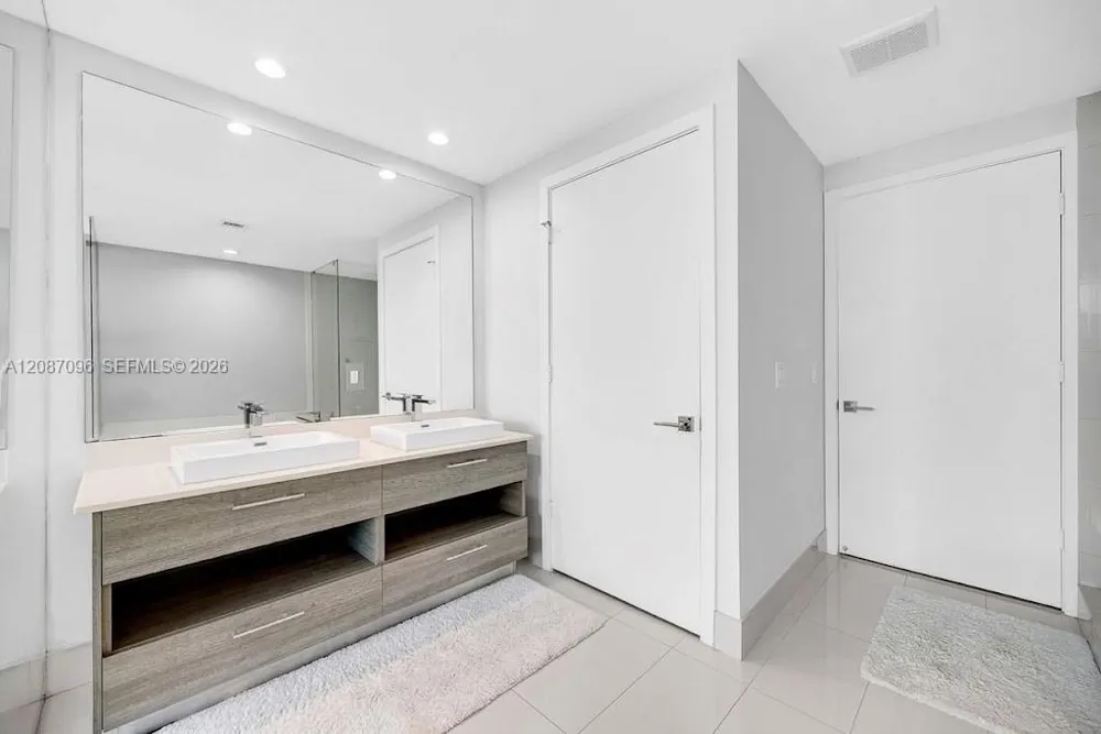 650 NE 32nd St #4705 Miami, FL 33137