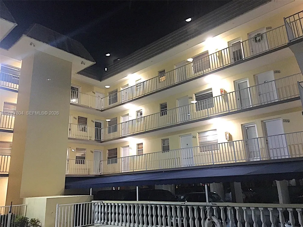 427 Santander Ave #202 Coral Gables, FL 33134