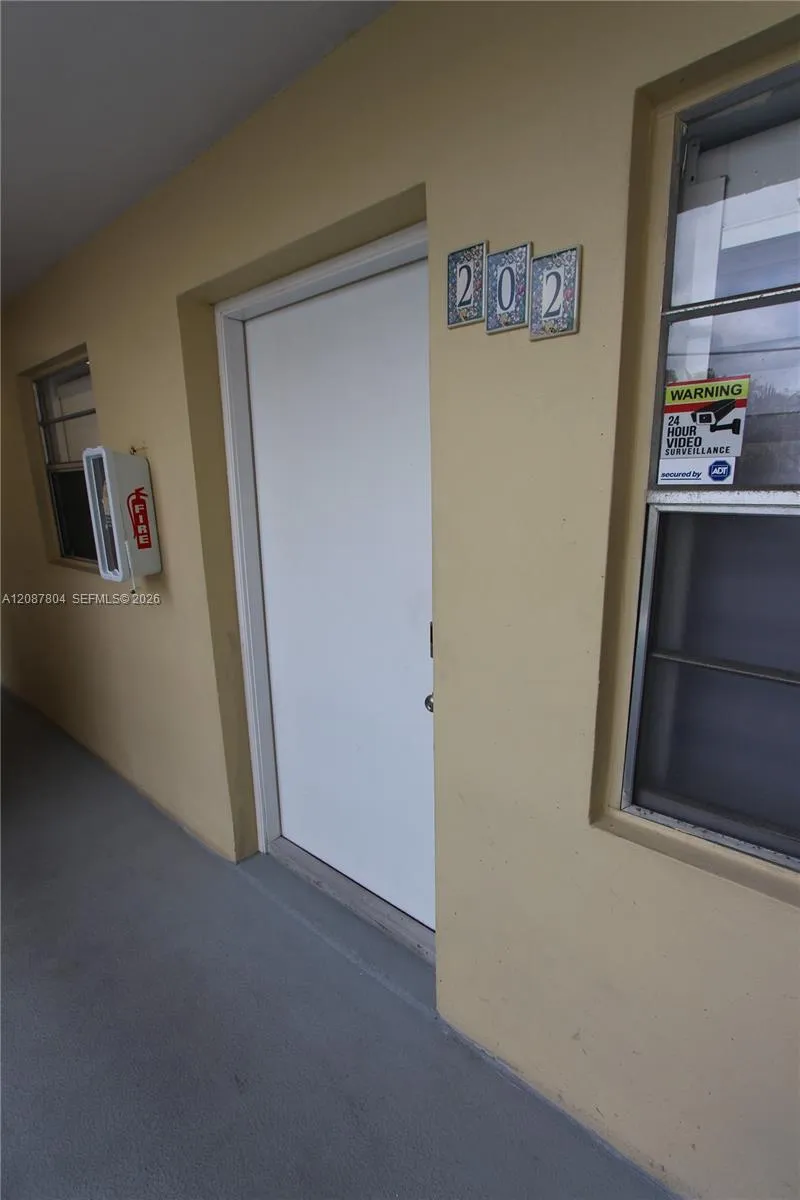 427 Santander Ave #202 Coral Gables, FL 33134