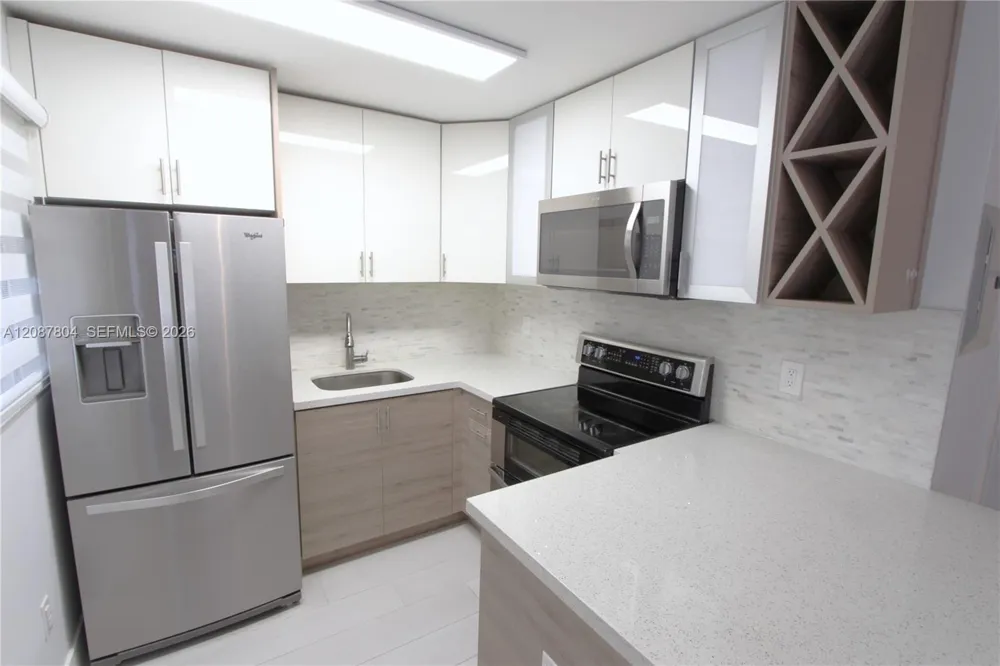 427 Santander Ave #202 Coral Gables, FL 33134