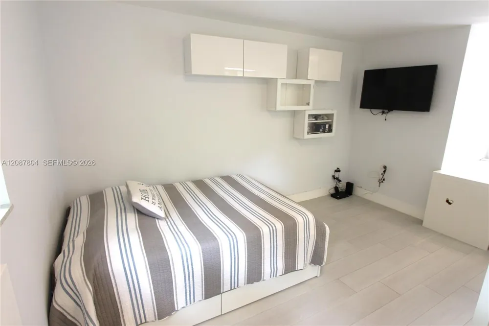 427 Santander Ave #202 Coral Gables, FL 33134