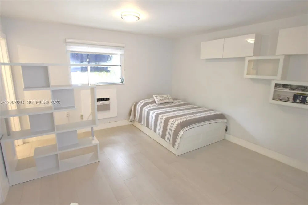 427 Santander Ave #202 Coral Gables, FL 33134