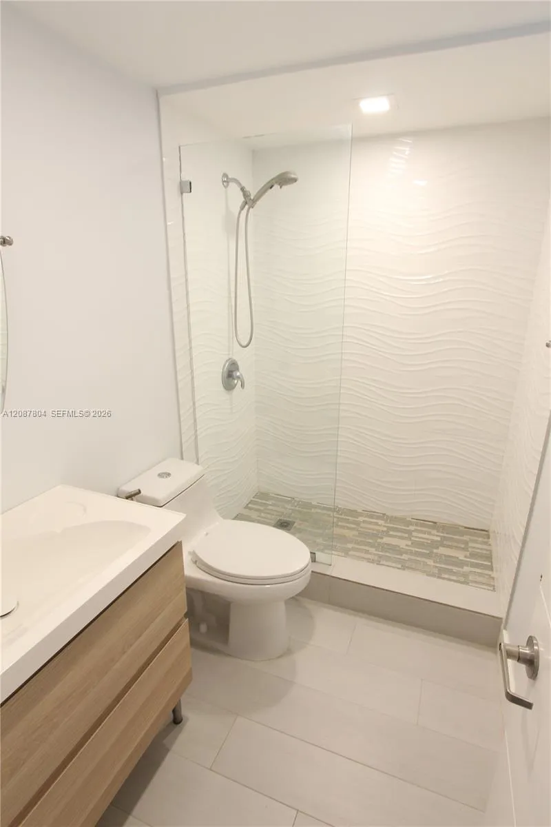 427 Santander Ave #202 Coral Gables, FL 33134