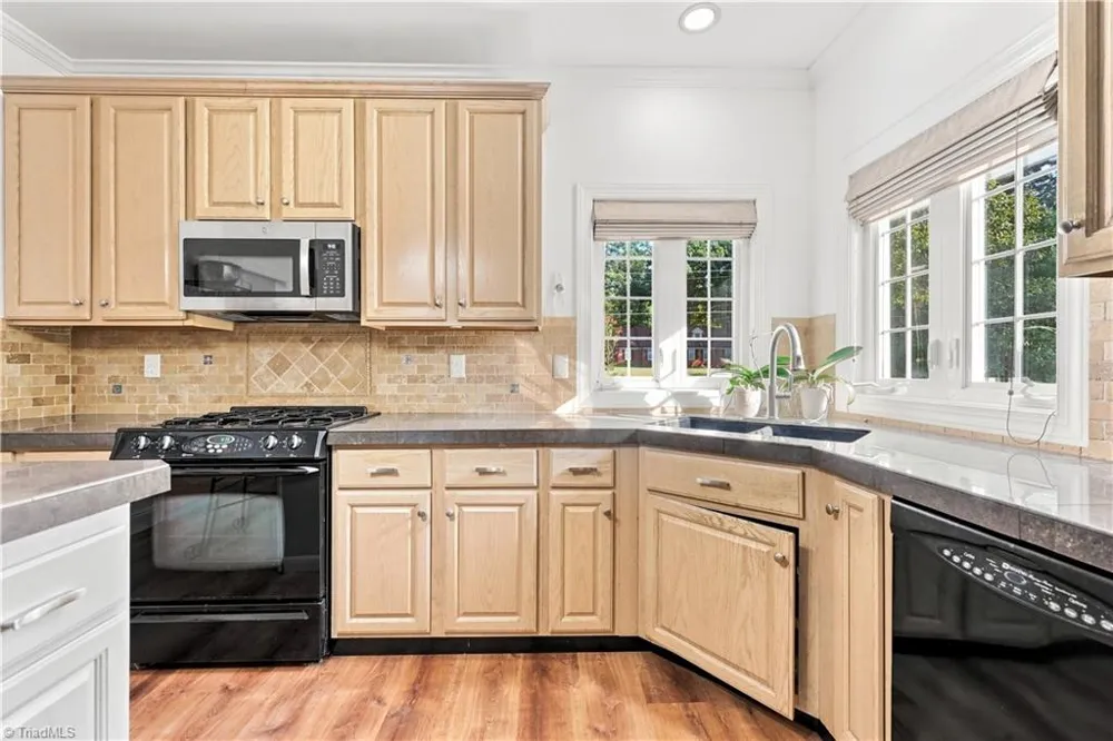 6112 Four Oaks Court Summerfield, NC 27358