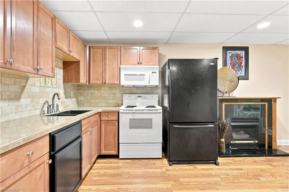 6112 Four Oaks Court Summerfield, NC 27358