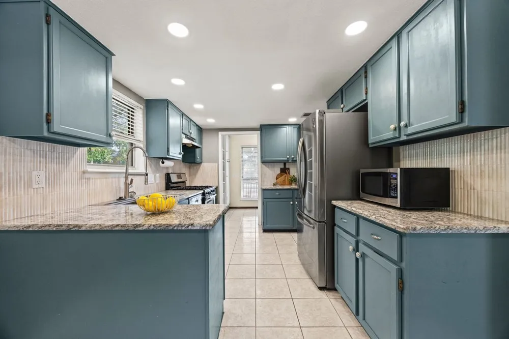 1702 Oakridge Drive Round Rock, TX 78681