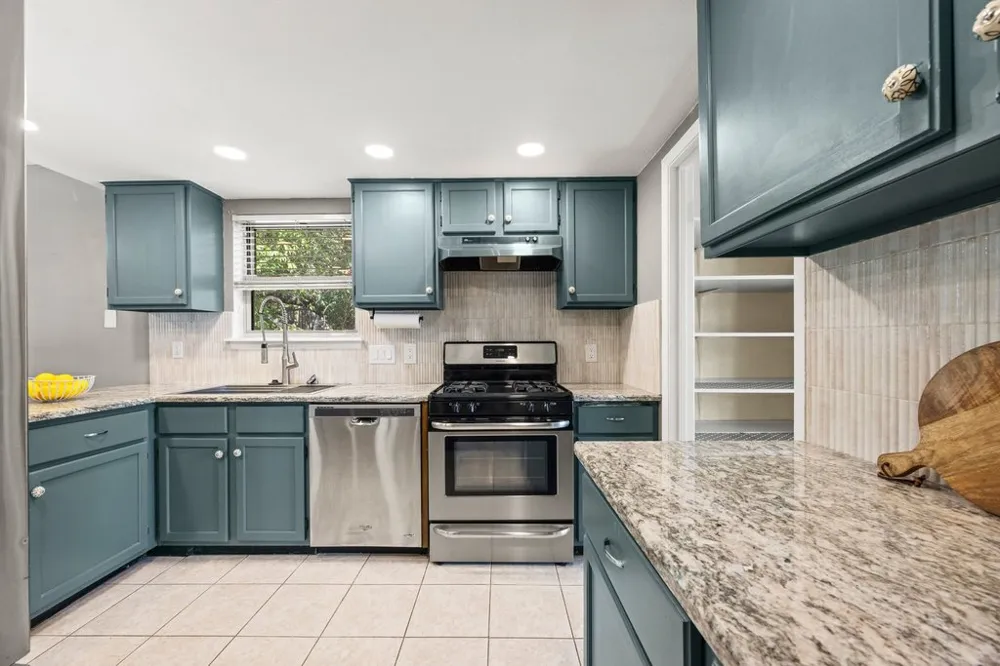 1702 Oakridge Drive Round Rock, TX 78681