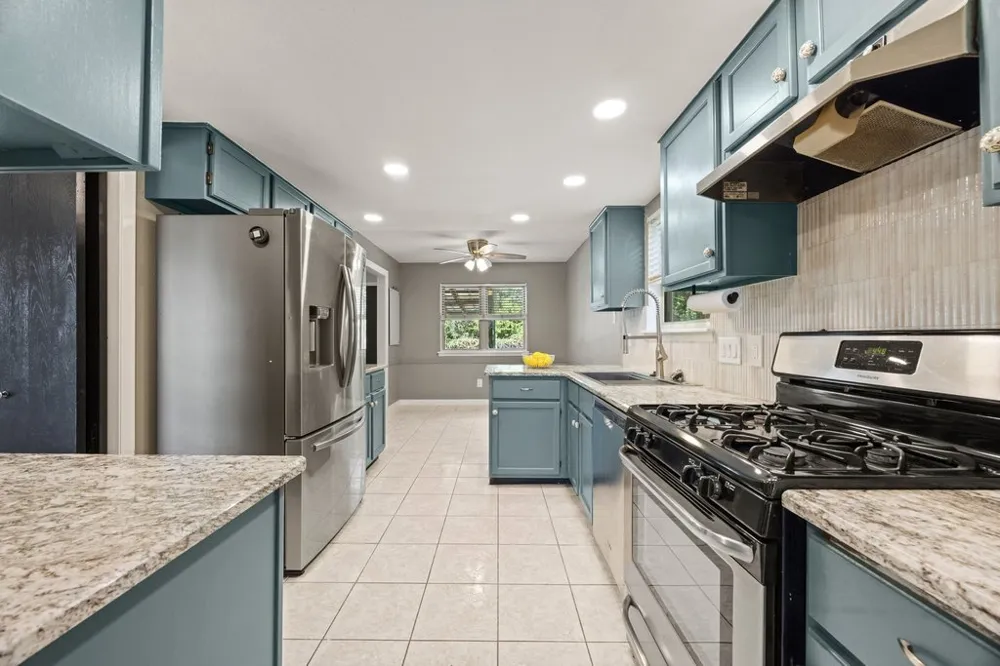 1702 Oakridge Drive Round Rock, TX 78681