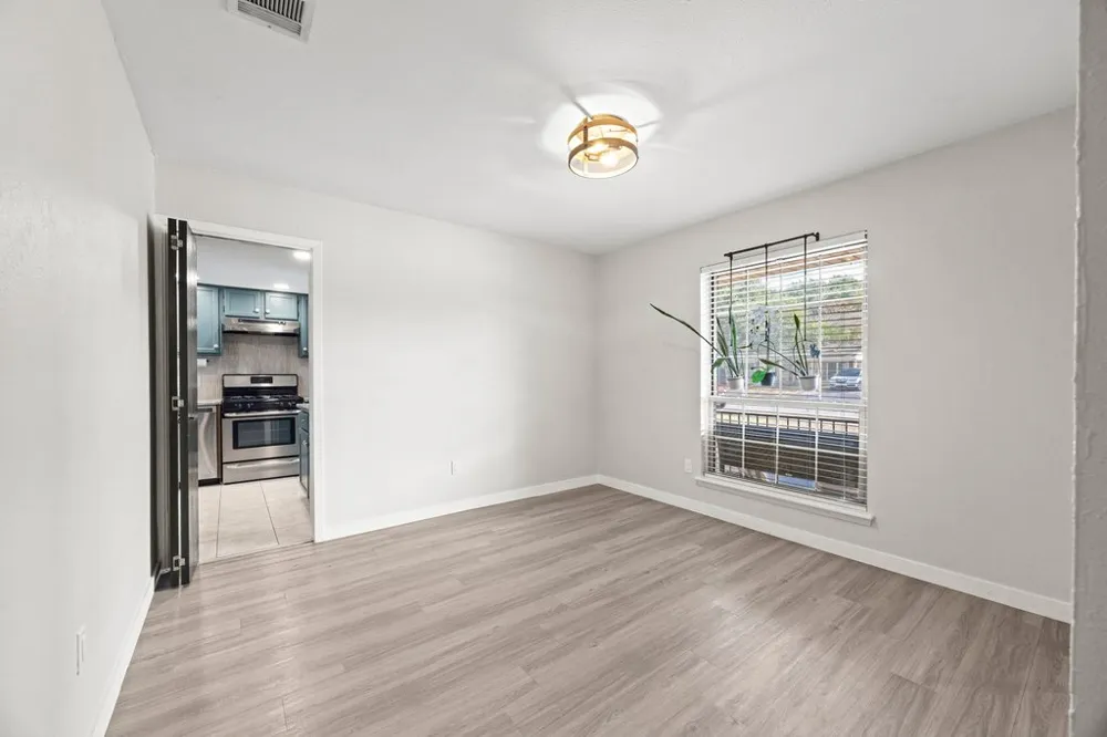 1702 Oakridge Drive Round Rock, TX 78681