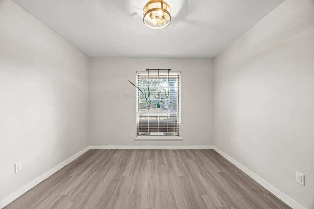 1702 Oakridge Drive Round Rock, TX 78681