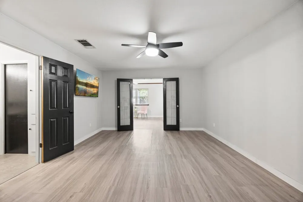 1702 Oakridge Drive Round Rock, TX 78681