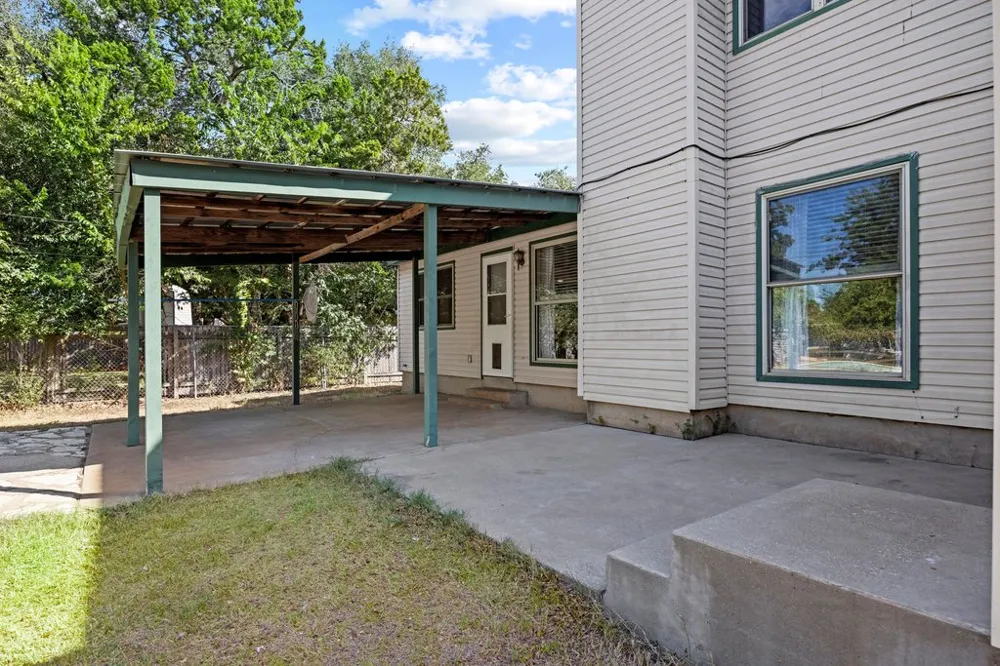 1702 Oakridge Drive Round Rock, TX 78681
