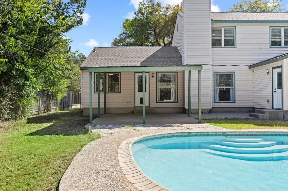 1702 Oakridge Drive Round Rock, TX 78681