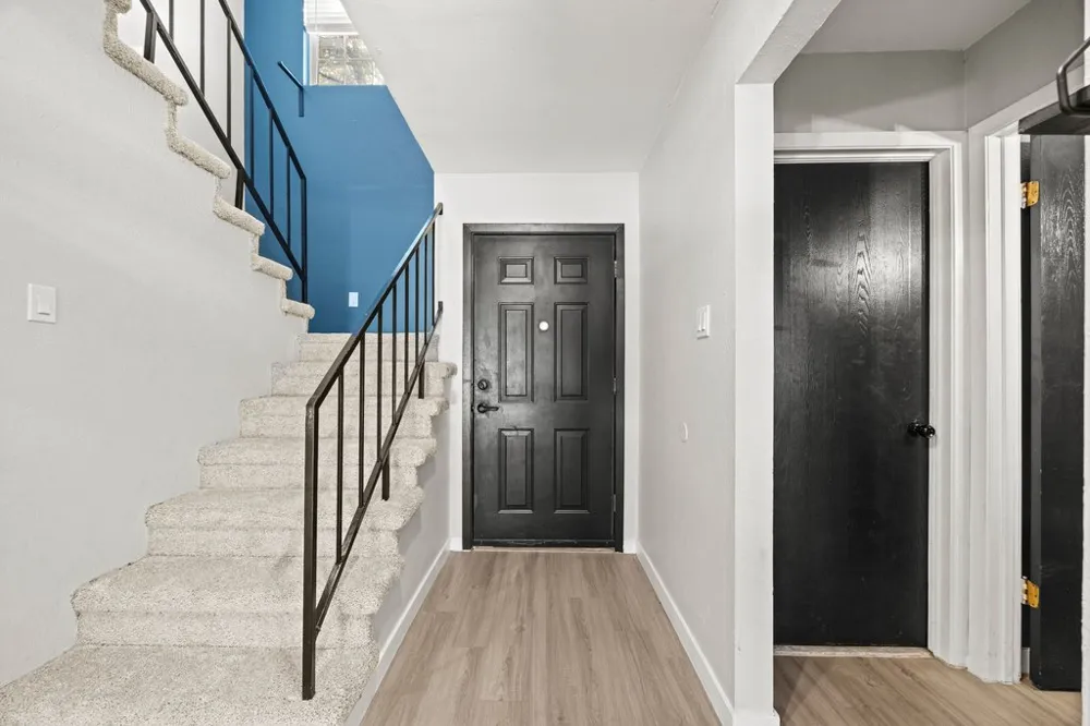 1702 Oakridge Drive Round Rock, TX 78681